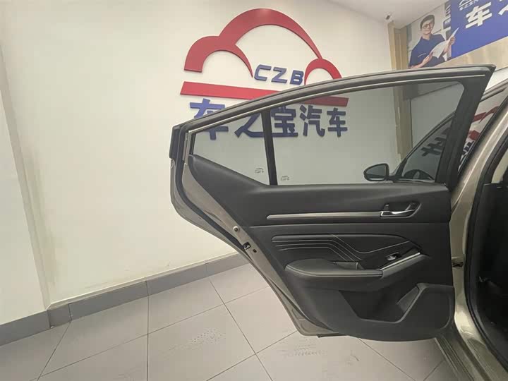 Фото 24 - Nissan Teana