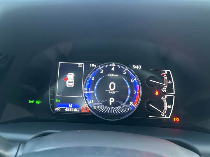 Фото 11 - Lexus ES