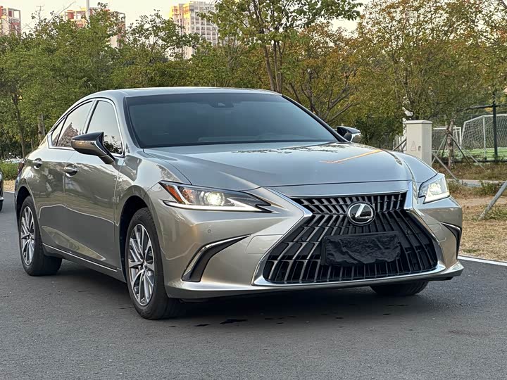 Фото 3 - Lexus ES