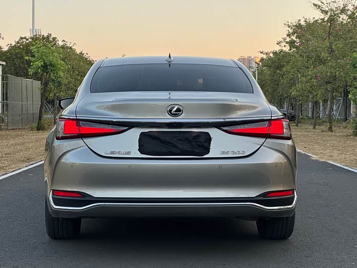 Фото 5 - Lexus ES