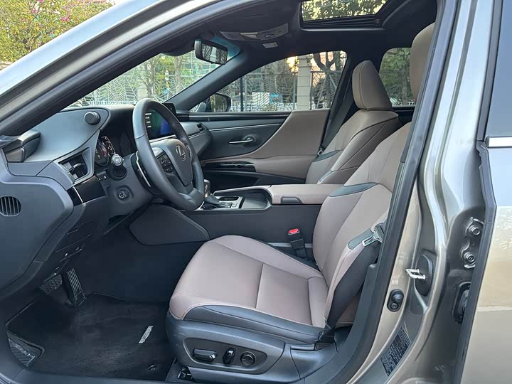 Фото 7 - Lexus ES