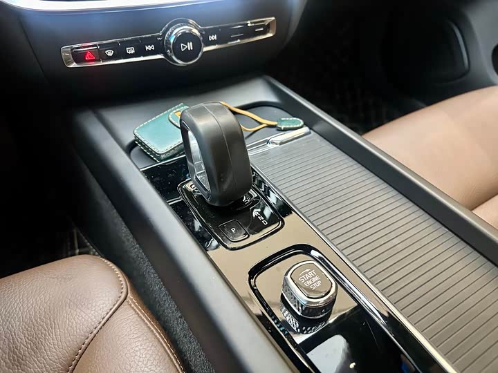 Фото 12 - Volvo S60