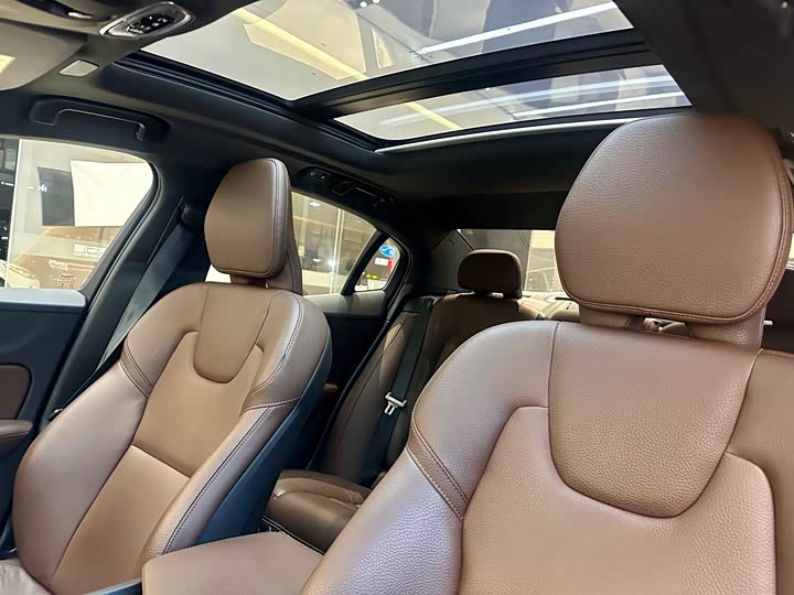 Фото 14 - Volvo S60