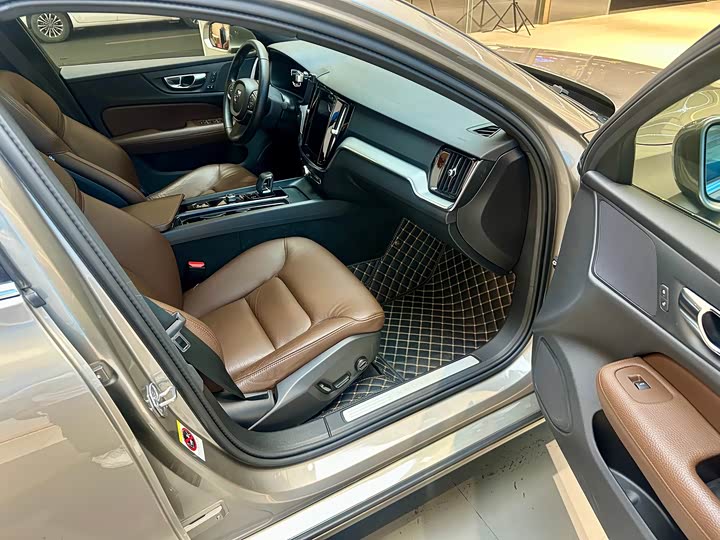 Фото 15 - Volvo S60