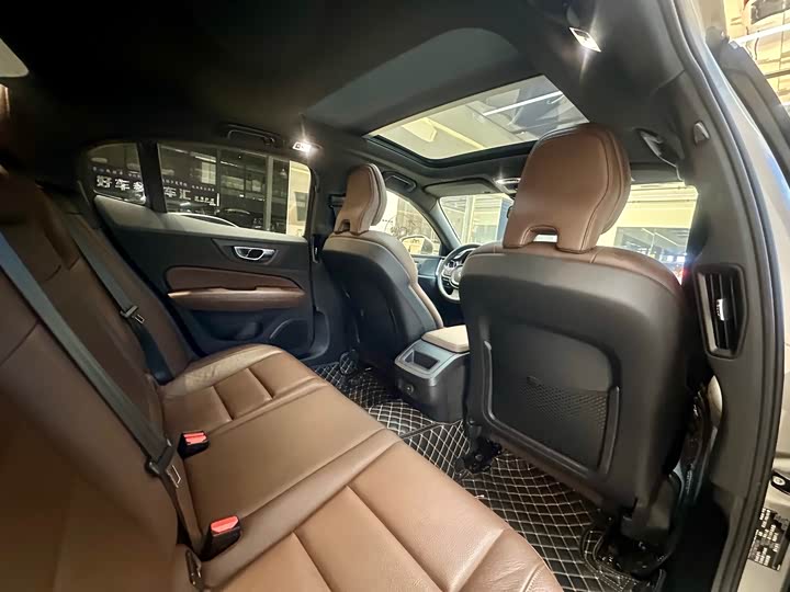 Фото 16 - Volvo S60