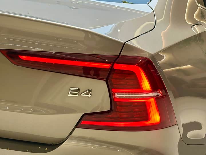 Фото 18 - Volvo S60