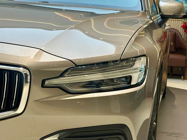 Фото 19 - Volvo S60