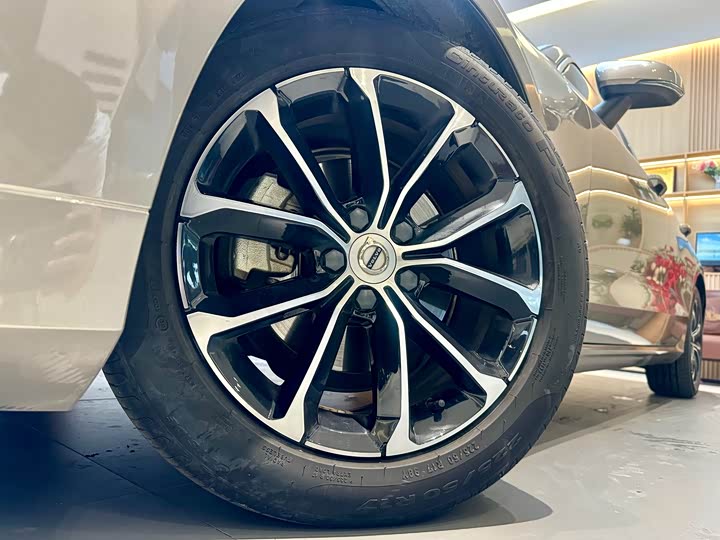 Фото 20 - Volvo S60