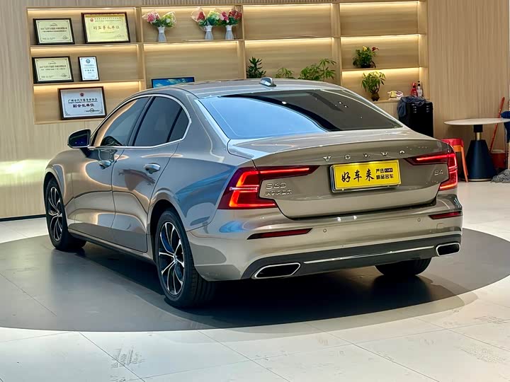 Фото 4 - Volvo S60