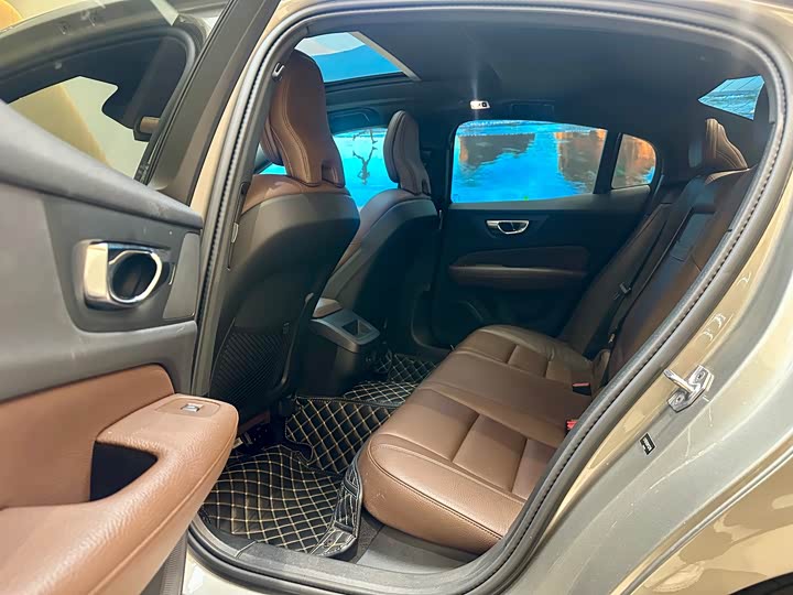 Фото 7 - Volvo S60