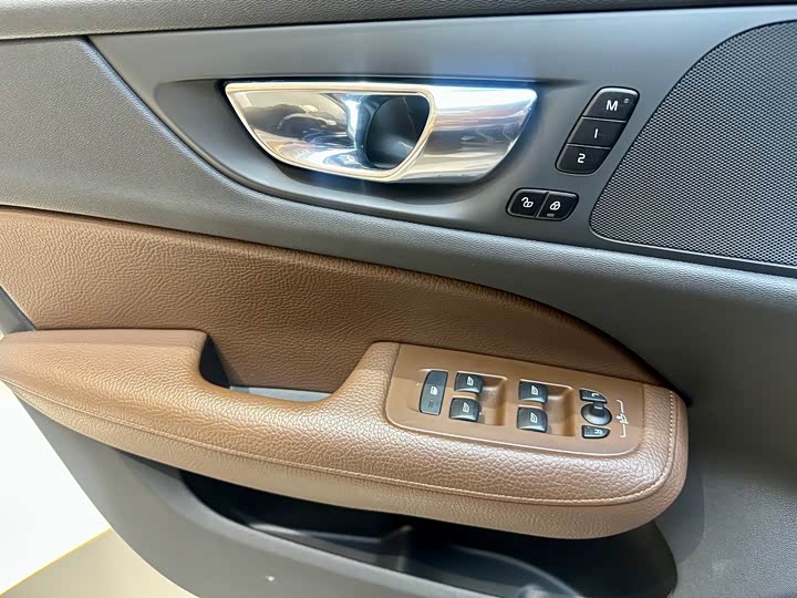 Фото 8 - Volvo S60