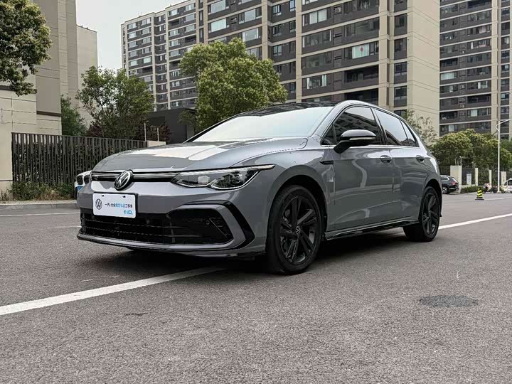 Фото 1 - Volkswagen Golf