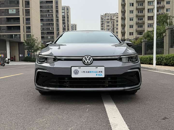 Фото 3 - Volkswagen Golf