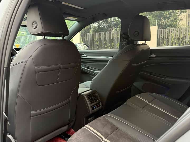 Фото 5 - Volkswagen Golf