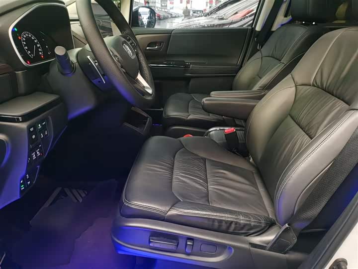 Фото 15 - Honda Odyssey