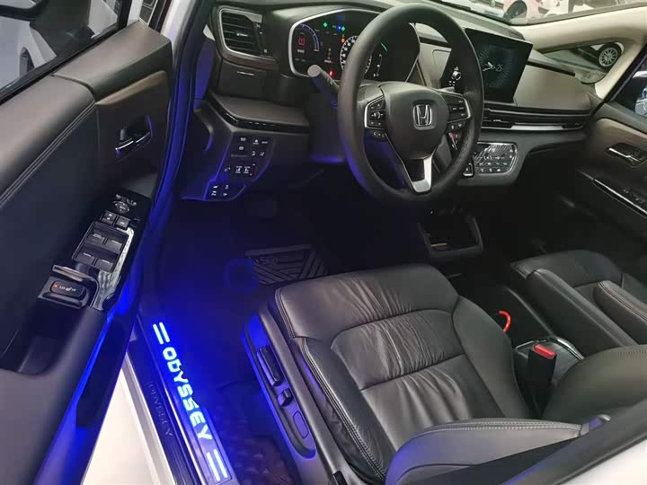 Фото 16 - Honda Odyssey