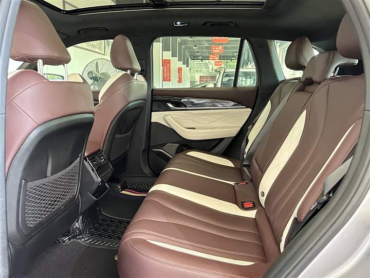 Фото 5 - Geely Monjaro