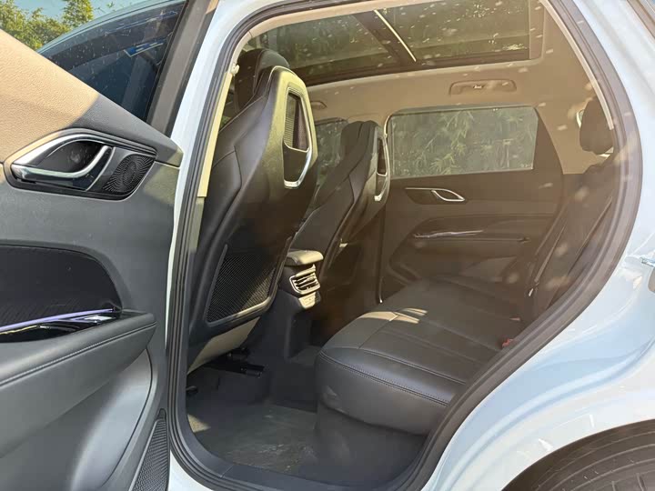 Фото 4 - Hongqi HS3