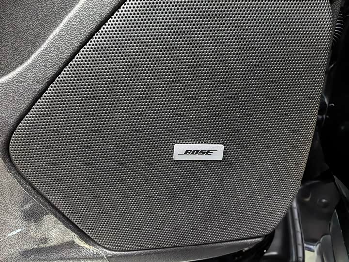 Фото 16 - Cadillac XT6