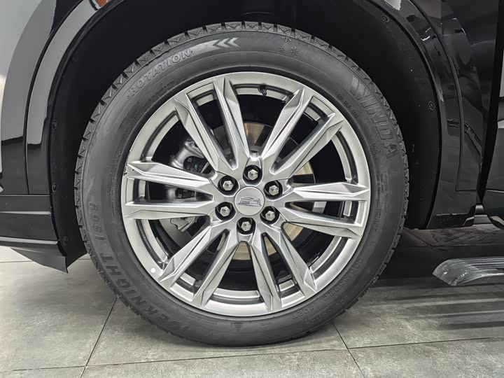 Фото 6 - Cadillac XT6