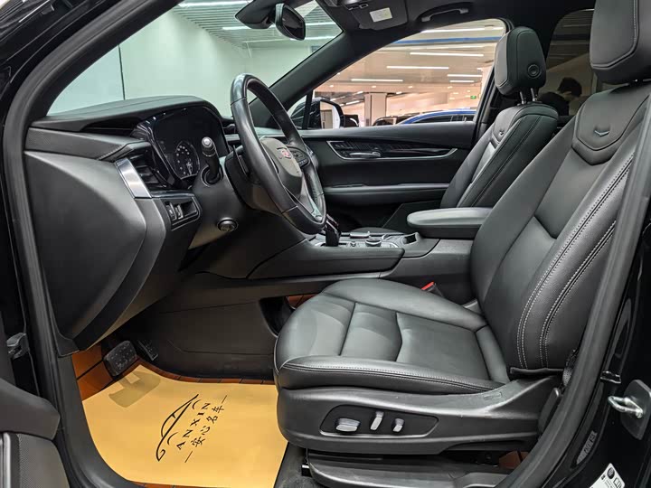 Фото 9 - Cadillac XT6