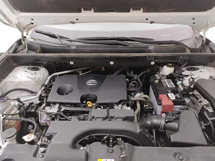 Фото 10 - Toyota RAV4