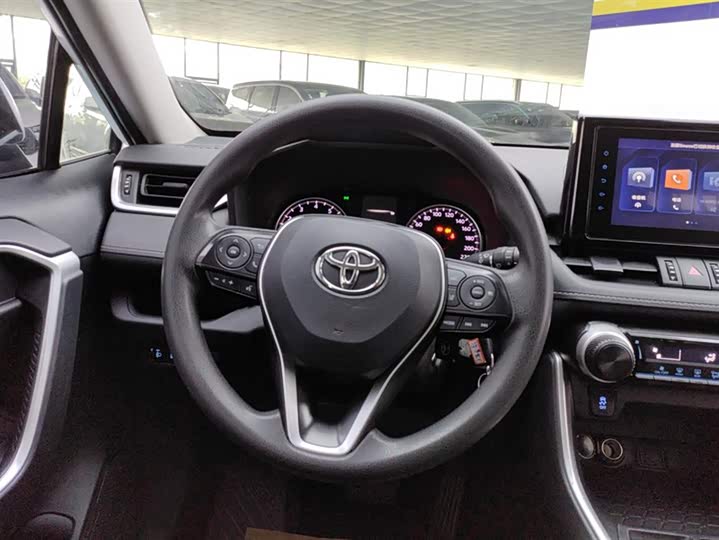 Фото 15 - Toyota RAV4