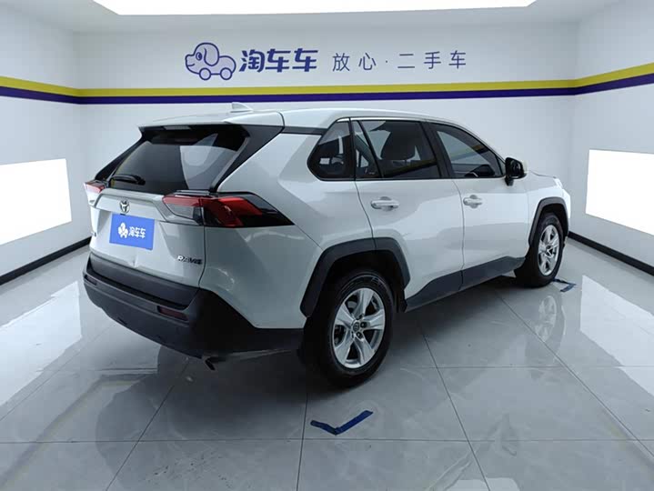 Фото 3 - Toyota RAV4