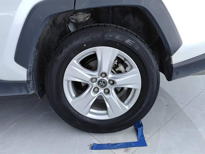 Фото 6 - Toyota RAV4