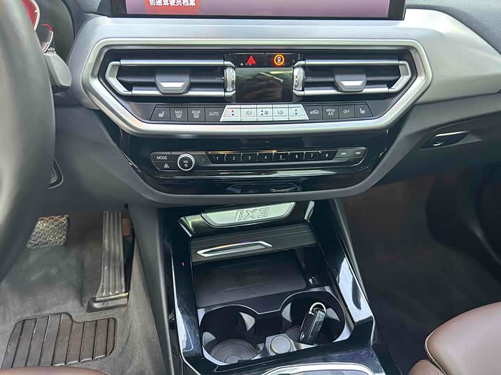 Фото 11 - BMW iX3