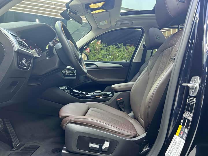 Фото 18 - BMW iX3