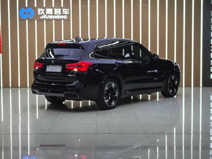 Фото 21 - BMW iX3