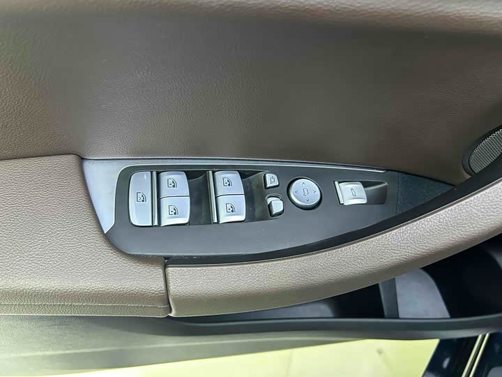 Фото 8 - BMW iX3