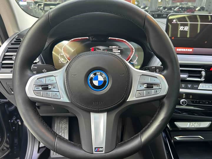 Фото 9 - BMW iX3