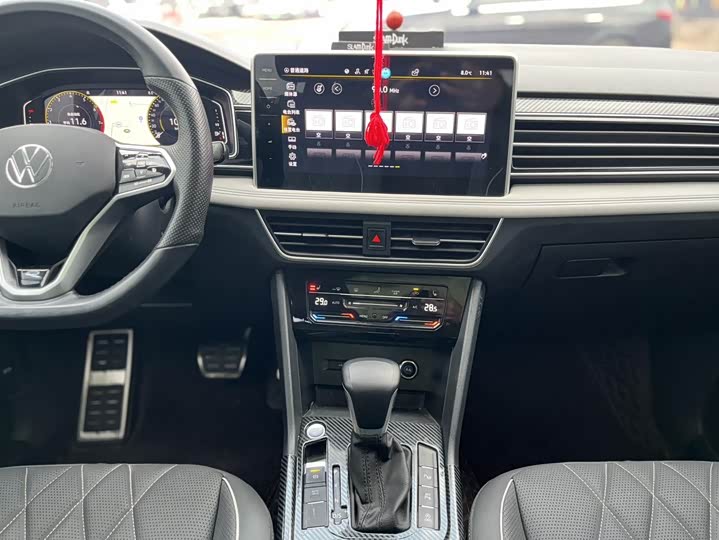 Фото 18 - Volkswagen Tiguan L Pro