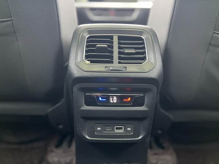 Фото 21 - Volkswagen Tiguan L Pro