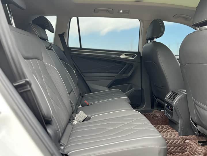 Фото 22 - Volkswagen Tiguan L Pro