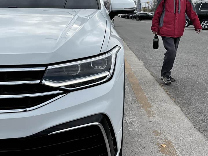 Фото 8 - Volkswagen Tiguan L Pro