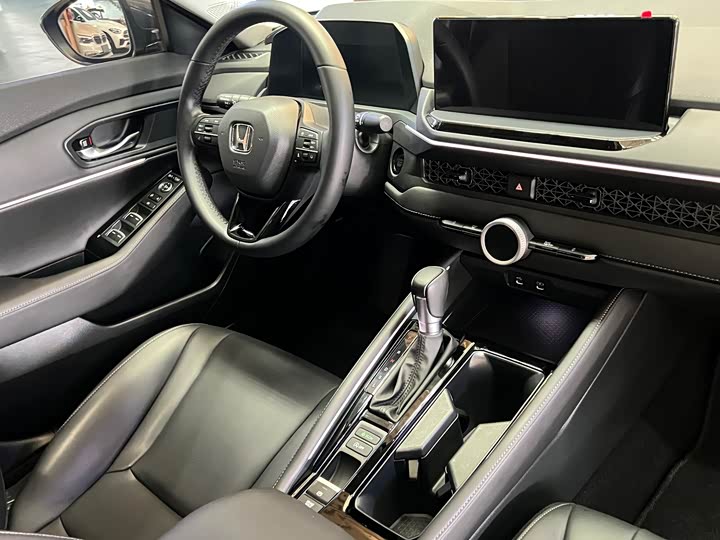 Фото 10 - Honda Accord