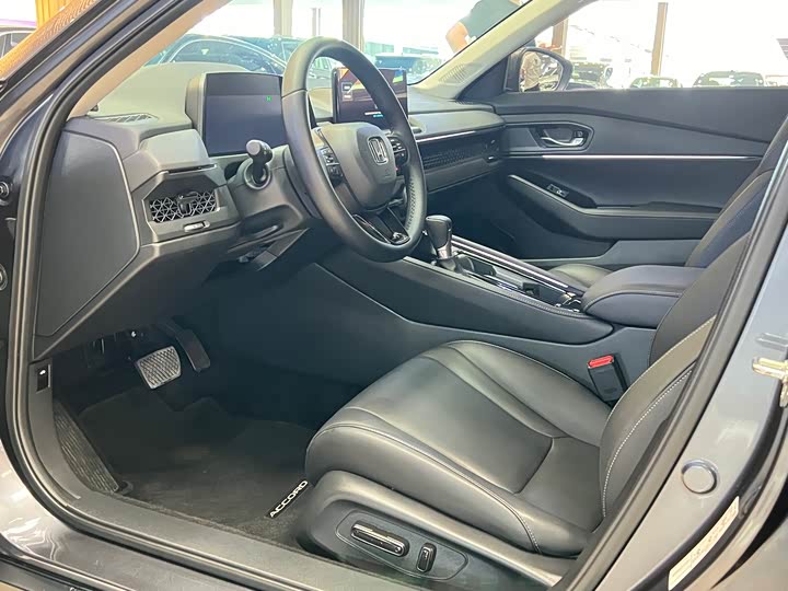 Фото 4 - Honda Accord