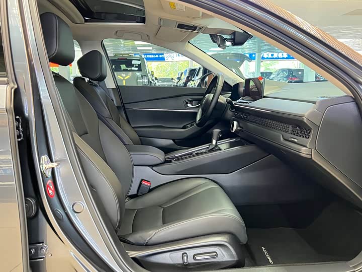 Фото 9 - Honda Accord