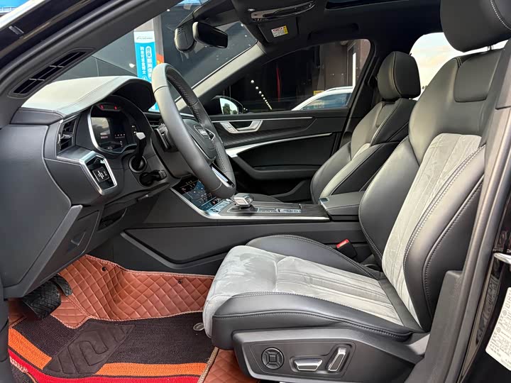 Фото 13 - Audi A6L