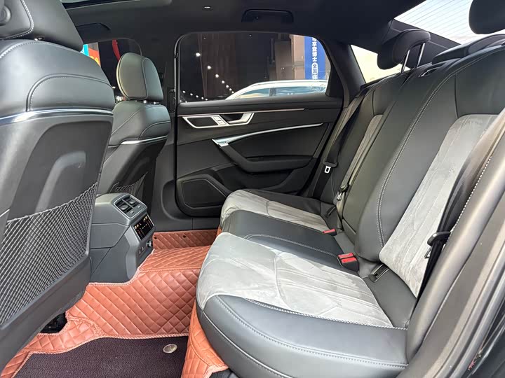 Фото 14 - Audi A6L