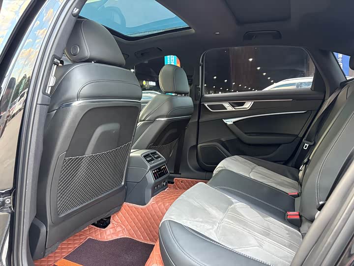 Фото 15 - Audi A6L