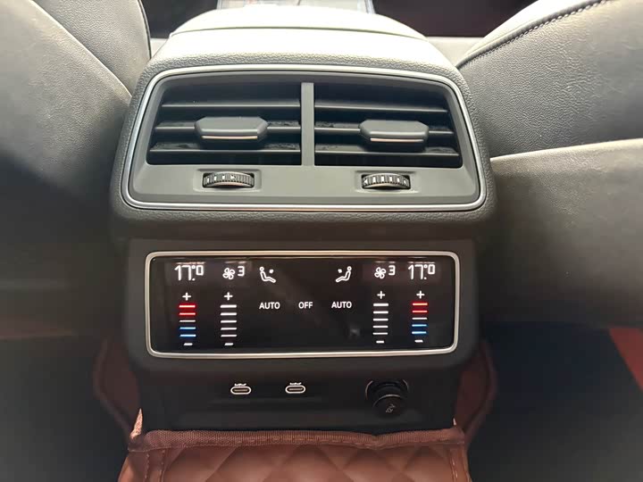 Фото 18 - Audi A6L