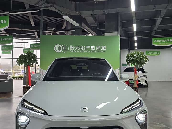 Фото 2 - Nio EC6