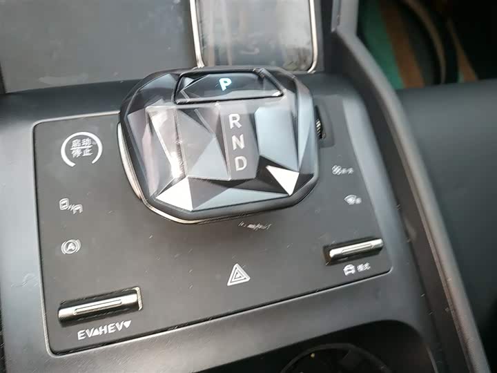 Фото 14 - BYD Qin L