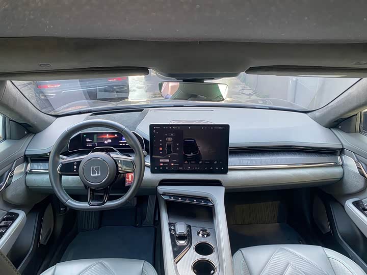 Фото 10 - Zeekr 001