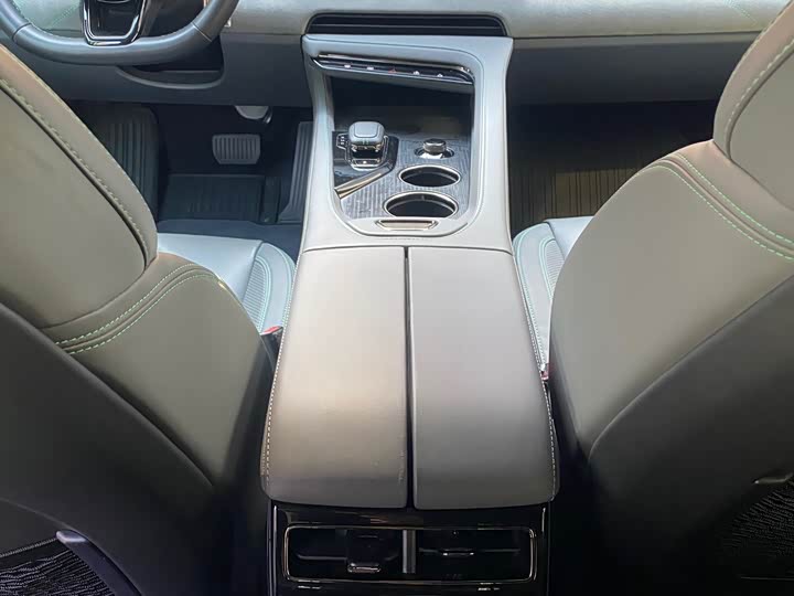 Фото 12 - Zeekr 001