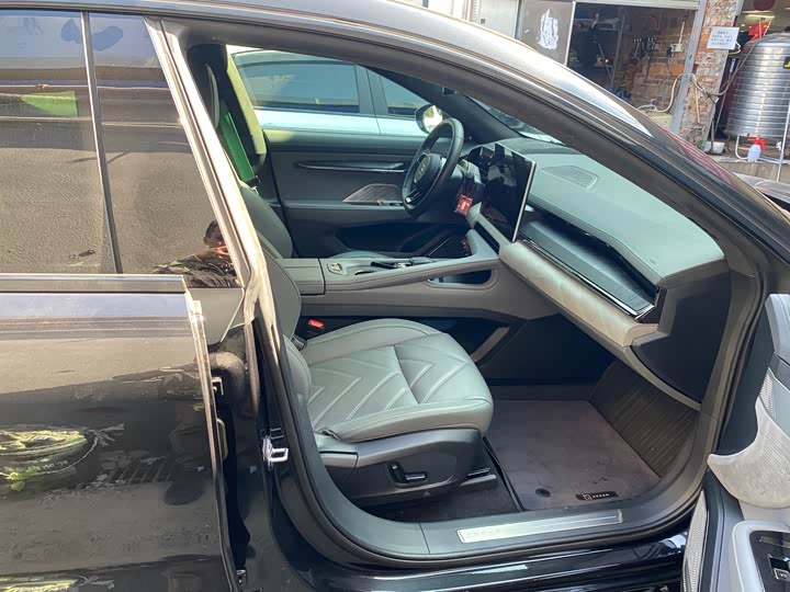 Фото 4 - Zeekr 001